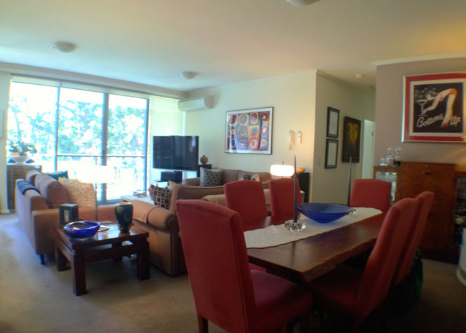 Dining table to seat 6