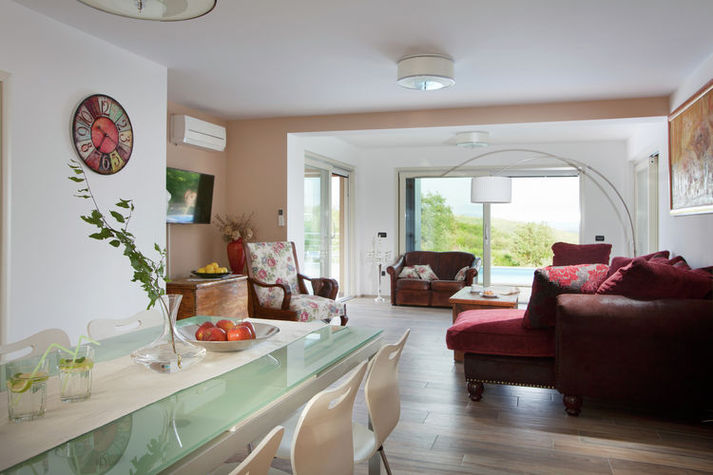 DiningRoom