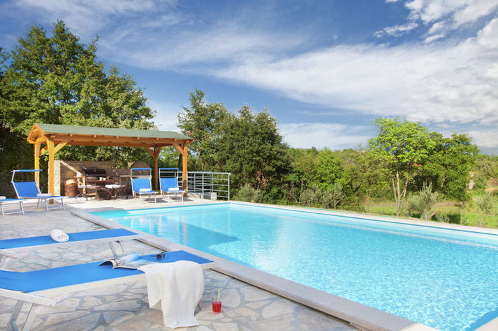 PoolOfHouse