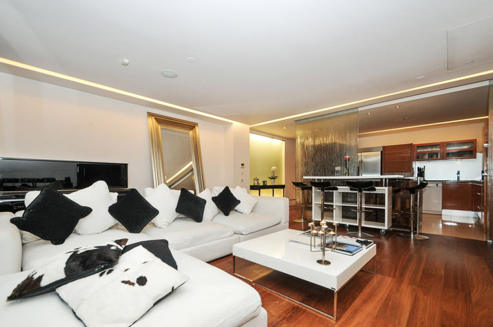 Reception room 