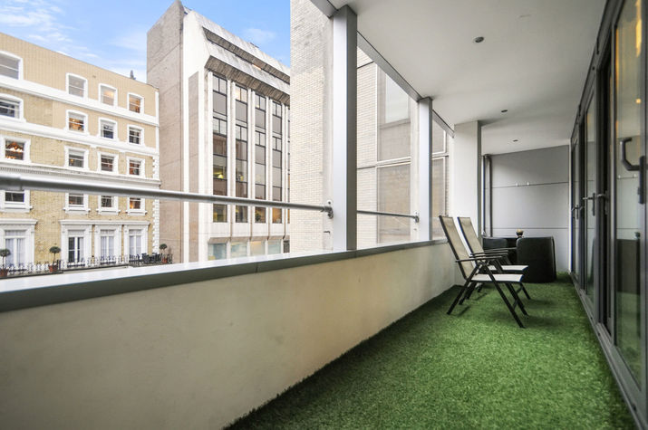 Balcony side to side 