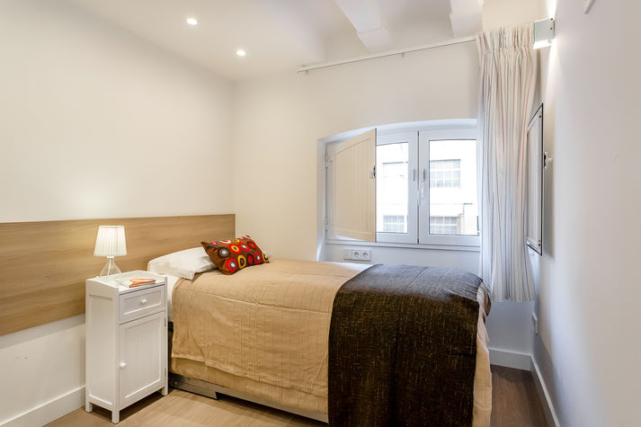 2nd Bedroom with 2 single beds