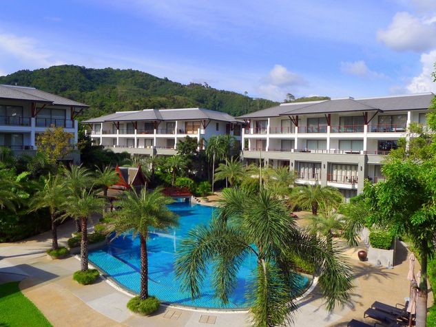 Beautiful estate with six 3-storey buildings of apartments