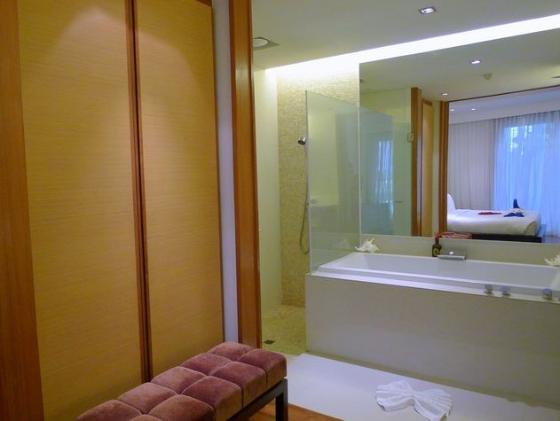 Large wardrobe and en-suite master bathroom with bathtub and shower