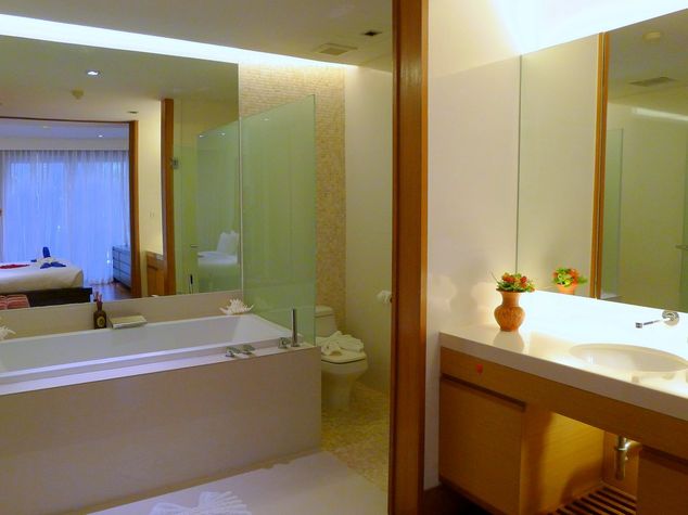 En-suite master bathroom with bathtub, shower, sink and toilet