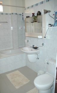 B - Bathroom with Tub