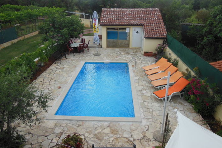 PoolOfHouse