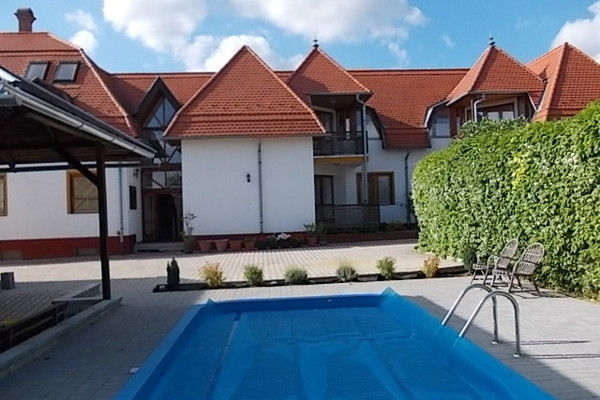 PoolOfHouse