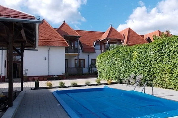 PoolOfHouse