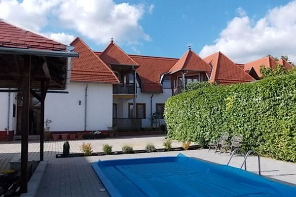 PoolOfHouse