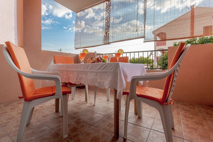 West side sunny balcony