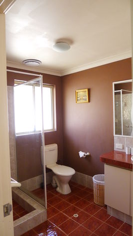 TOILET 3