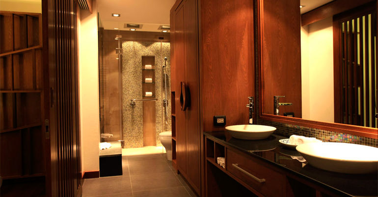 Bath Room (Master Room)