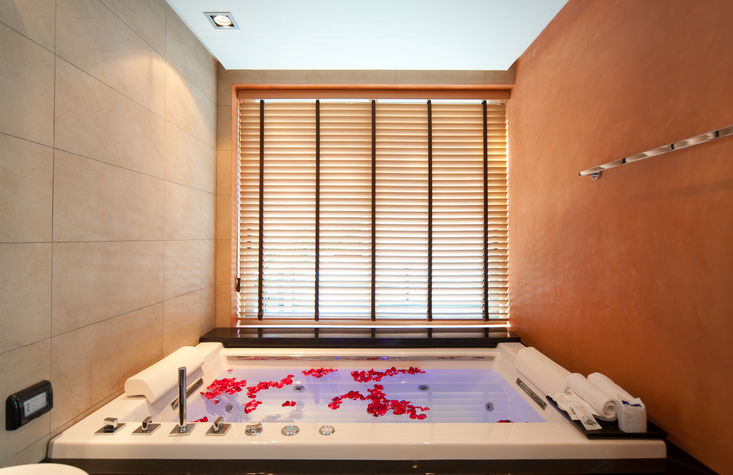 Jacuzzi Bath Tub