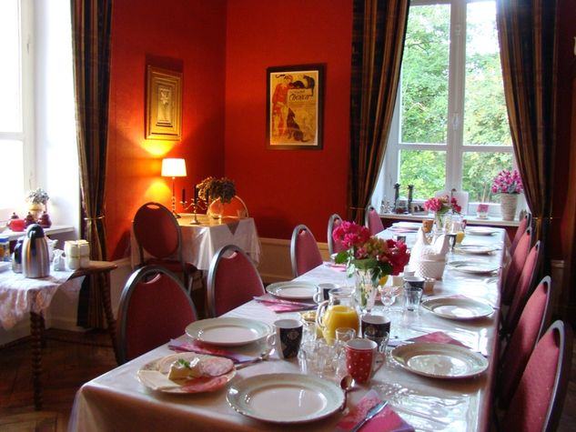 Breakfast with a croissant