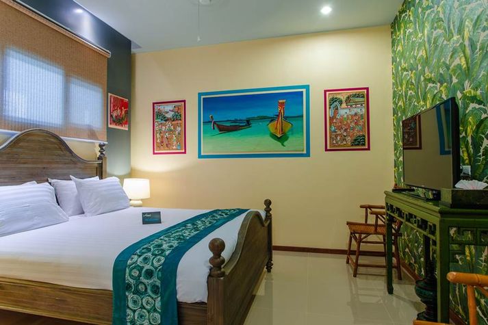 Small bedroom with double bed