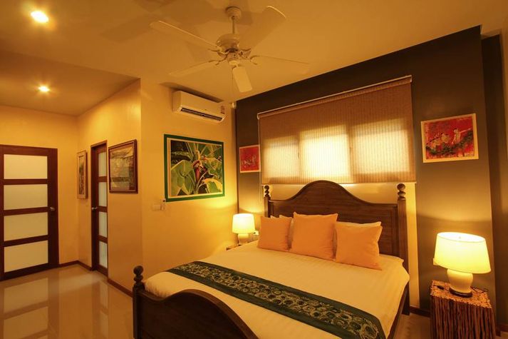 Small bedroom with double bed
