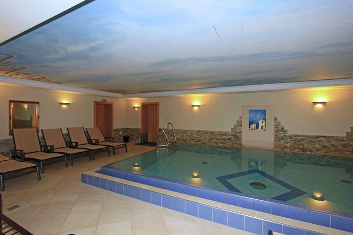 PoolOfHouse