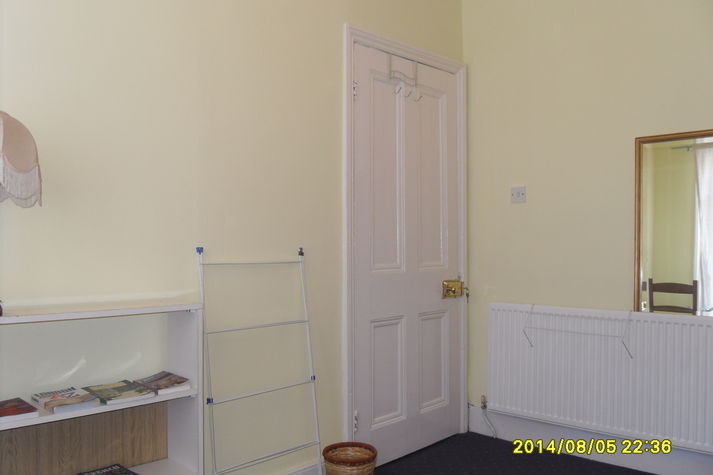 The colour scheme is yellow and white. It's like waking up in a lemon meringue pie