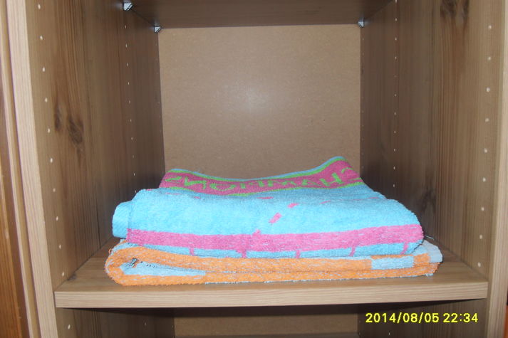 A pair of towels are supplied
