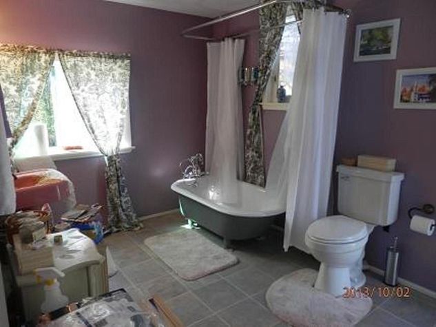 Large Full Bath