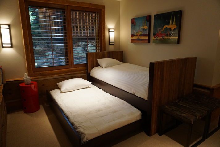 2 Twin Beds Bedroom - 2nd Trundle out