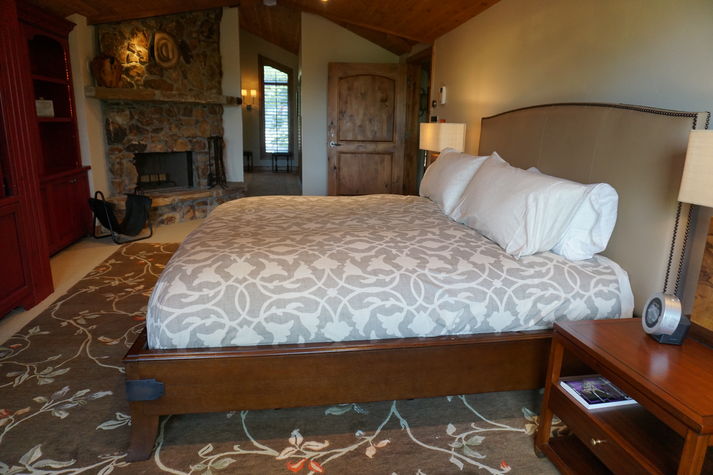 Master Bedroom w/ En-Suite