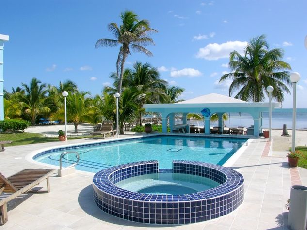 Pool with cool water bubbler