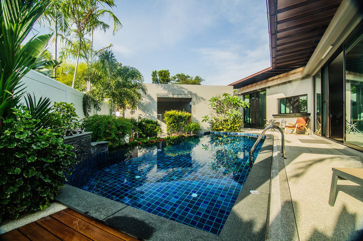 Swimming pool size 7x4 m