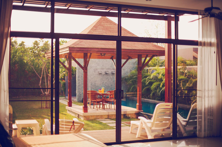 Living Room View 
Команда TropicLook -это профессиональная управляющая компания, работающая на рынке недвижимости Пхукета с 2009 года
Аренда виллы с TropicLook это все