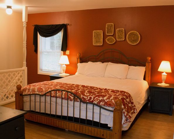Upstairs master suite has king size bed, full bath, and access to hot tub.