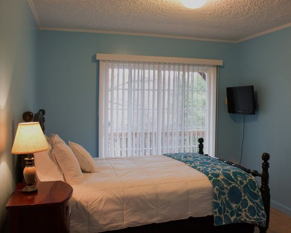 Opposite the master suite is bedroom 2 with a queen size bed. Access to a private bath area.