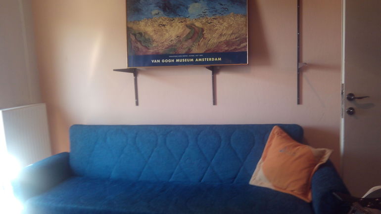 extra bedroom with sofa that opens up to fit 2 people.