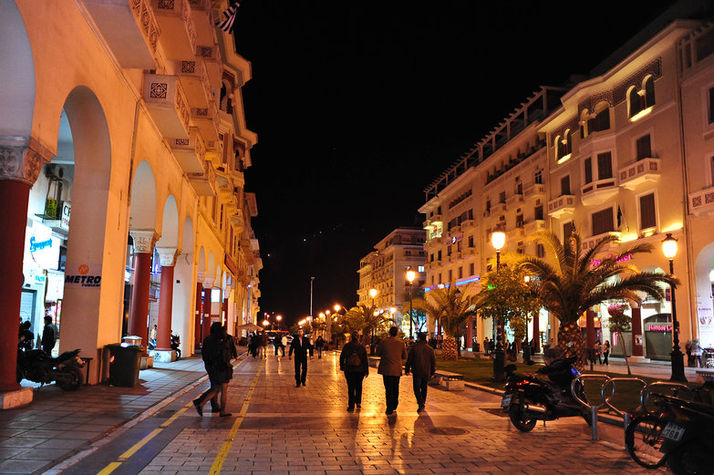 Thessaloniki Nightlife on main Square