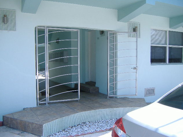 Entrance gate