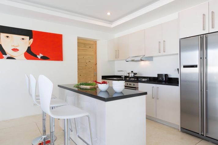 Kitchen and breakfast bar