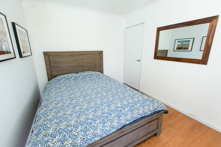 Room 1: Queen Size Bed w/ air conditioning