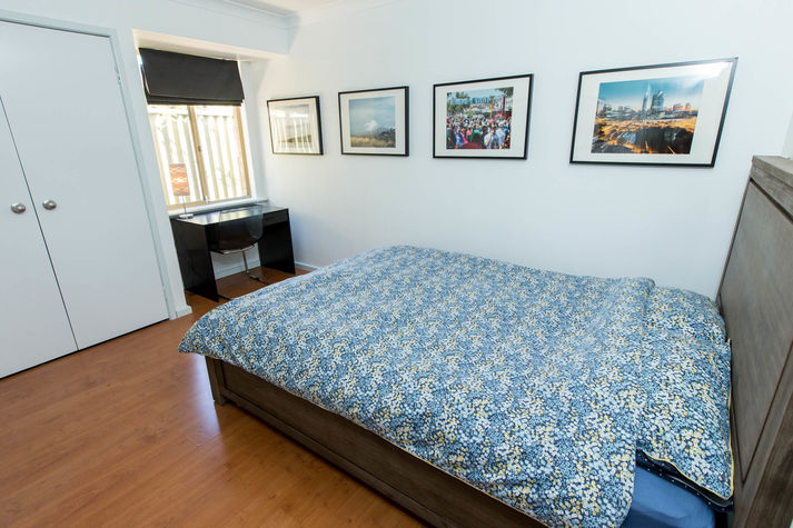 Room 1: Queen Size Bed w/ air conditioning