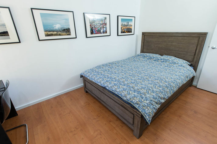 Room 1: Queen Size Bed w/ air conditioning