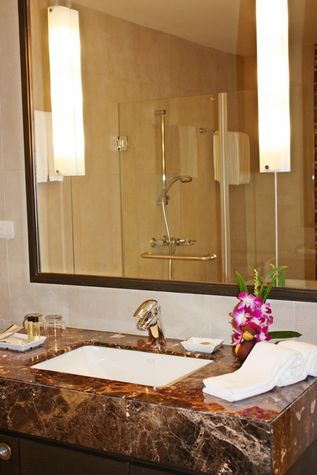 Ensuite Bathroom with Seperated Shower Cubicle