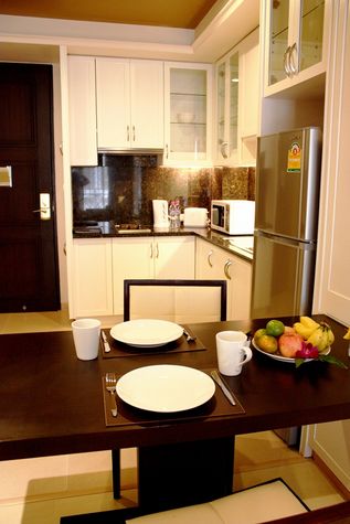 Kitchenette and Dining Table
