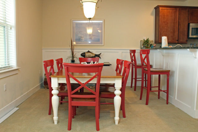 Dining Table seats 6, and 2 at the bar
Dining Table seats 6, and 2 at the bar