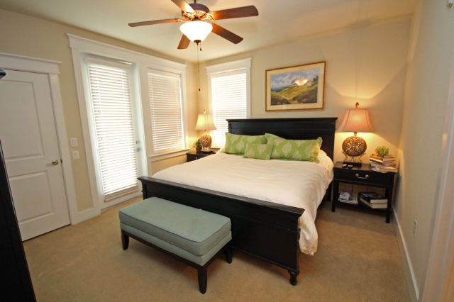 King sized bed in Master with private balcony
King sized bed in Master with private balcony