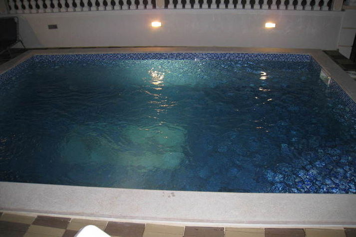 PoolOfHouse