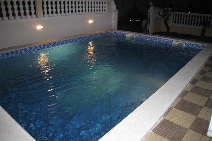 PoolOfHouse