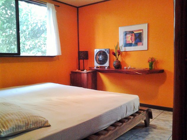 2 person room /private bathroom