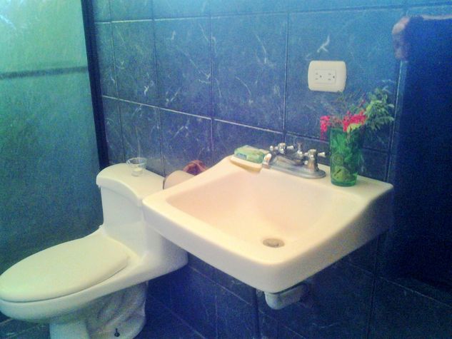 2 person room bathroom