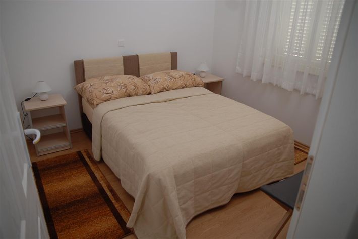 02_Bedroom with double bed