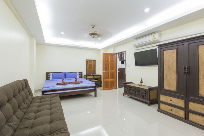 1 Bedroom Apt City View for 8