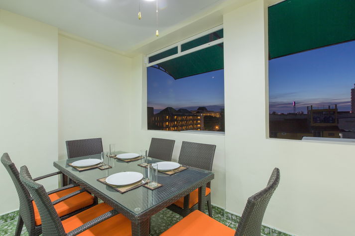 1 Bedroom Apt City View for 8